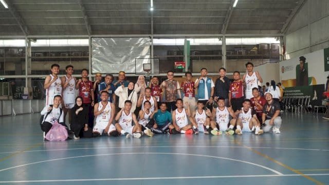 Sekda Sulsel Jufri Rahman Suntik Semangat Tim Basket di Laga Perdana PORNAS KORPRI 2025
