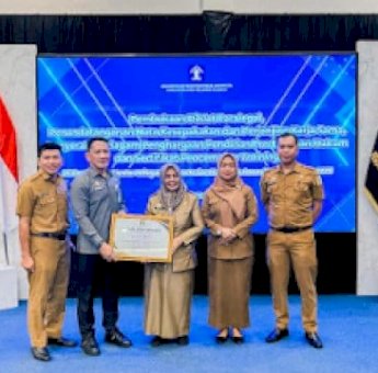 Bupati Sinjai Terima Penghargaan Posbakum 100% dari Kemenkum Sulsel