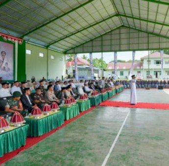 Gubernur Sulsel Serahkan Rp5 Miliar untuk Perbaikan Jalan ke Ponpes DDI Mangkoso Barru