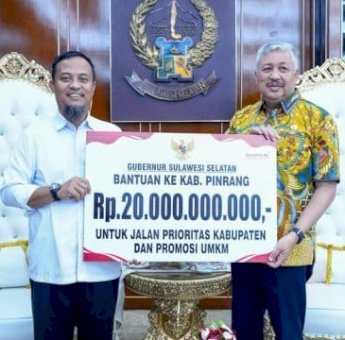 Gubernur Andi Sudirman Serahkan Rp20 Miliar untuk Infrastruktur dan UMKM ke Pemkab Pinrang