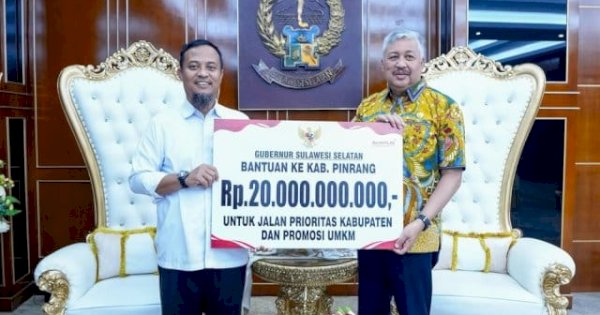 Gubernur Andi Sudirman Serahkan Rp20 Miliar untuk Infrastruktur dan UMKM ke Pemkab Pinrang