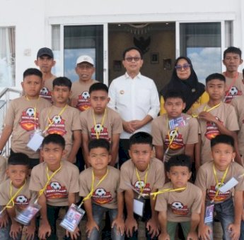 Bupati Soppeng Suwardi Lepas Tim Sepak Bola Sewo Junior ke Premier League U-12 di Magelang