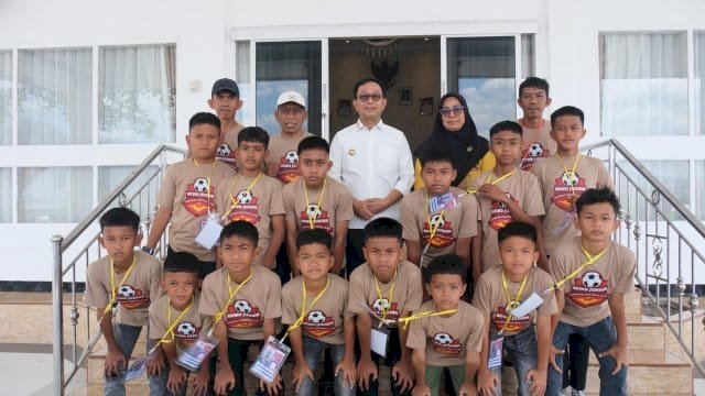 Bupati Soppeng Suwardi Lepas Tim Sepak Bola Sewo Junior ke Premier League U-12 di Magelang