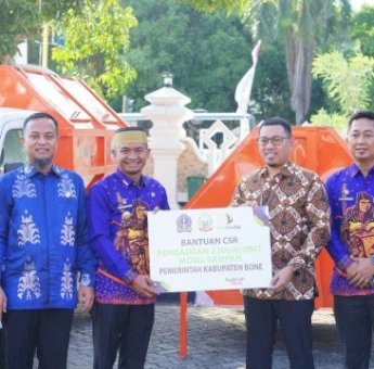 Bank Sulselbar Bone Serahkan Bantuan CSR Senilai Rp 1,1 Miliar