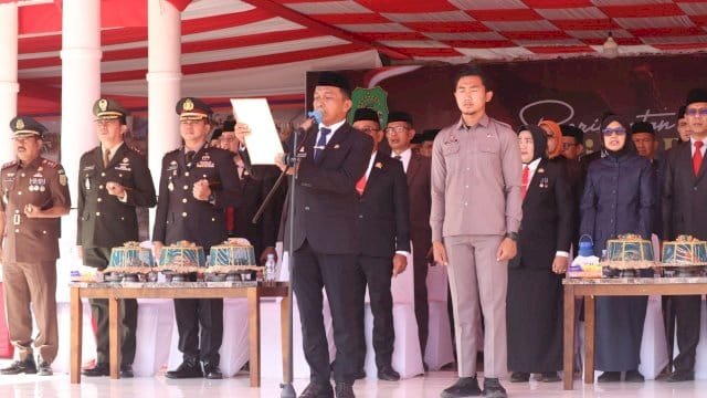 Bupati Sidrap H Syaharuddin Alrif memimpin secara langsung Upacara Hari Kesaktian Pancasila yang digelar di lapangan Komplek SKPD.