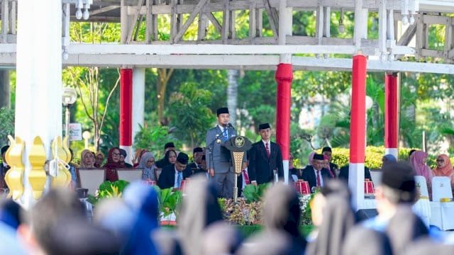 Gubernur Sulawesi Selatan, Andi Sudirman Sulaiman bertindak sebagai Inspektur Upacara pada peringatan Hari Kesaktian Pancasila.