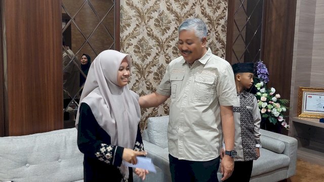 Bupati Pinrang, H. A. Irwan Hamid, S.Sos, melepas secara resmi dua peserta kafilah asal Kabupaten Pinrang.