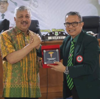 Irwan Hamid Minta Dokter di Pinrang Dahulukan Pelayanan, Bukan Administrasi