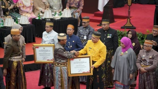 Pemkot Makassar berhasil memborong tiga penghargaan bergengsi yang diberikan oleh Pemerintah Provinsi Sulawesi Selatan.