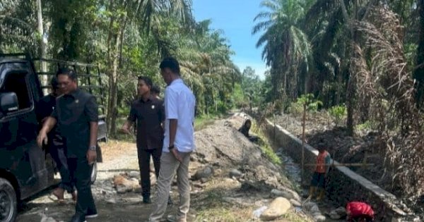 DPRD Lutra Turun Lapangan, Pantau Proyek Rehabilitasi Jaringan Utama di Poreang dan Karondang