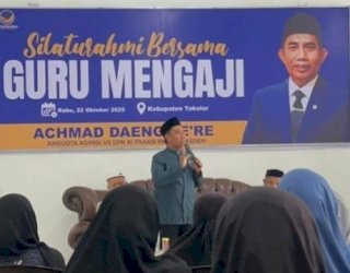 Daeng Se&rsquo;re Silaturahmi dan Bagikan Sembako untuk Guru Ngaji di Takalar