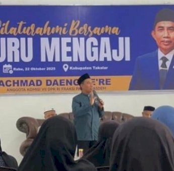 Daeng Se&rsquo;re Silaturahmi dan Bagikan Sembako untuk Guru Ngaji di Takalar