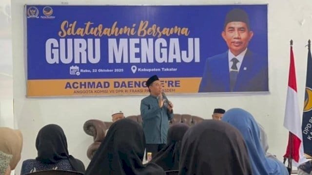Daeng Se&rsquo;re Silaturahmi dan Bagikan Sembako untuk Guru Ngaji di Takalar