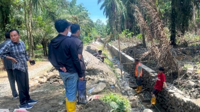 DPRD Luwu Utara Sidak Proyek Rehabilitasi Irigasi di Poreang dan Karondang