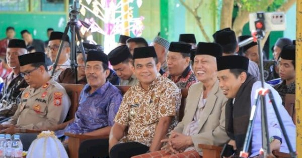 Wabup Sudirman Hadiri Maulid Nabi di Ponpes DDI Jampue, Tekankan Pentingnya Pendidikan Akhlak