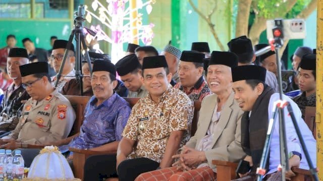 Wabup Sudirman Hadiri Maulid Nabi di Ponpes DDI Jampue, Tekankan Pentingnya Pendidikan Akhlak