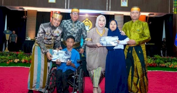 902 Siswa Disabilitas Dapat Bantuan Tabungan Pendidikan dari Gubernur Sulsel