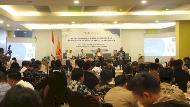 Rapat Koordinasi Sentra Gakkumdu dan Forum Masukan Regulasi Pemilu dan Pemilu dengan tema &ldquo;Penguatan Kelembagaan Gakkumdu Terhadap Regulasi Undang-Undang Pemilu&rdquo;.