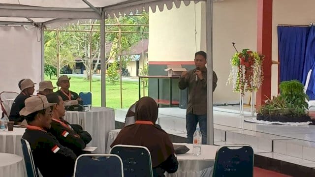 Ketua DPRD Lutra Husain.