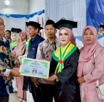 STIKES Batara Guru Soroaka Luluskan 100 Mahasiswa, Pemkab Lutim Apresiasi