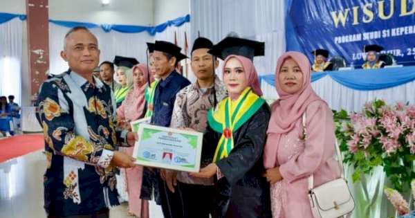 STIKES Batara Guru Soroaka Luluskan 100 Mahasiswa, Pemkab Lutim Apresiasi