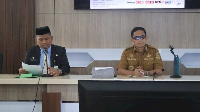 Wakil Bupati Pinrang, Sudirman Bungi, S.IP., M.Si. memimpin langsung rapat koordinasi yang digelar di ruang rapat Bupati Pinrang.