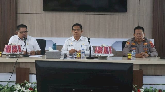 Wakil Bupati Pinrang, Sudirman Bungi, S.IP., M.Si., saat memimpin Rapat Koordinasi Lintas Sektor Penanganan ODGJ.