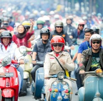 Gubernur-Wagub Kompak Naik Vespa Bersama Pecinta Vespa Plus OKP Serta Tanam Tabebuya Sepanjang CPI