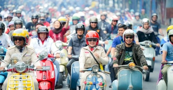 Gubernur-Wagub Kompak Naik Vespa Bersama Pecinta Vespa Plus OKP Serta Tanam Tabebuya Sepanjang CPI