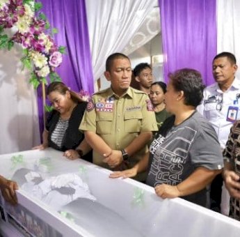 Penuh Ketulusan, Bupati Lutim Ibas Melayat Tiga Warga Lutim yang Berpulang