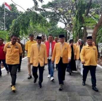 Ziarah ke TMP Panaikang, Taufan Pawe: Kami Hadir untuk Penghormatan, Sekaligus Memberikan Doa