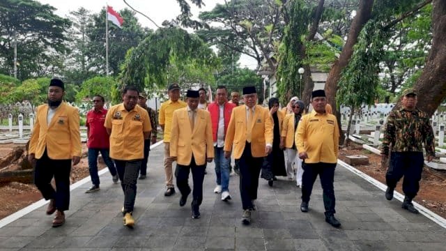 Ziarah ke TMP Panaikang, Taufan Pawe: Kami Hadir untuk Penghormatan, Sekaligus Memberikan Doa