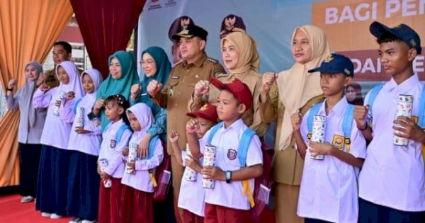 Munafri-Aliyah Wujudkan Komitmen, Tenaga Pendidik dan Kesehatan di Pulau Resmi Terima Insentif