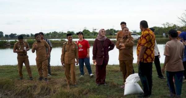 Rombongan Pandu Juara Belajar Langsung Budidaya dan Olah Bandeng di Gresik