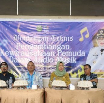 &lrm;Asisten II Lutim Buka Bimtek Pengembangan Kewirausahaan Bidang Audio Musik