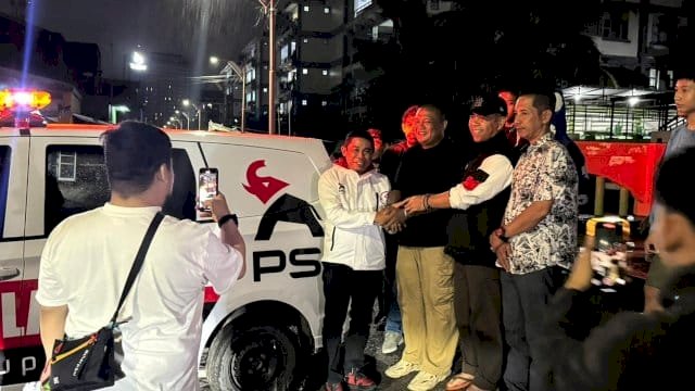 Ketua DPD PSI Kota Makassar, Sukarno Lallo Serahkan Ambulans ke Komunitas Pemuda Rajawali-Makassar Racing.