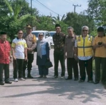 Anggota DPRD Barru Tinjau Jalan Rusak Penghubung Dua Wilayah, Pujananting dan Tanete Riaja
