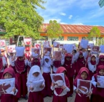 Pemkab Maros Kembali Bagikan Ribuan Seragam Sekolah Gratis