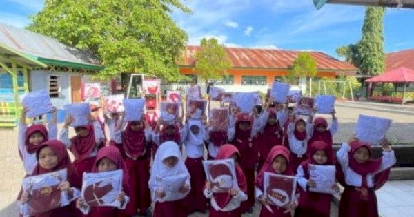 Pemkab Maros Kembali Bagikan Ribuan Seragam Sekolah Gratis