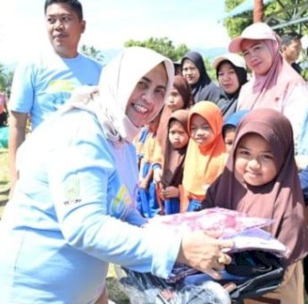Ribuan Peserta Didik di Sinjai Nikmati Seragam Sekolah Gratis