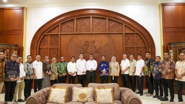 Gubernur dan Wakil Gubernur Sulawesi Selatan Andi Sudirman Sulaiman-Fatmawati Rusdi, bersama Kepala daerah se-Sulsel melakukan audiens dengan Menteri Pertanian (Mentan) RI Andi Amran Sulaiman.