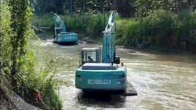 Gubernur Sulsel, Andi Sudirman Sulaiman meluncurkan program normalisasi Sungai Suli di Kabupaten Luwu.