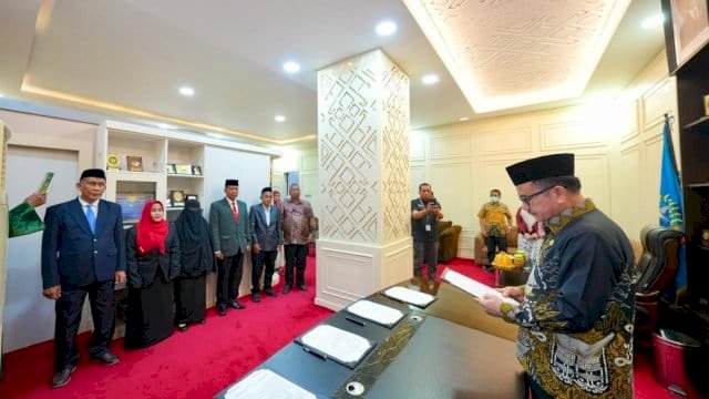 Sekretaris Daerah Provinsi Sulawesi Selatan, Jufri Rahman, melantik dan mengambil sumpah empat pejabat fungsional Ahli Utama