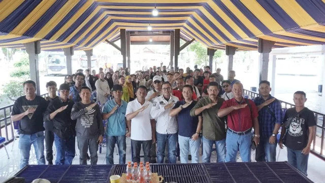 Bupati Sidrap, H. Syaharuddin Alrif melepas 70 peserta Pelatihan Calon Transmigrasi Penduduk Setempat Kabupaten Sidrap Tahun 2025.