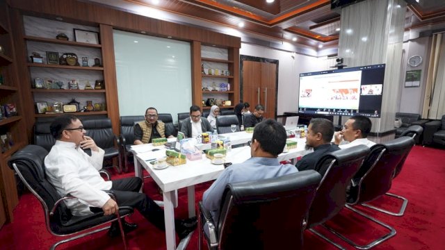 Sekda Sulsel, Jufri Rahman mengikuti Rakor tersebut bersama Kepala BKD Sulsel Erwin Sodding, Kepala BKAD Sulsel Reza Faisal Saleh, Kepala Dinas Pendidikan Sulsel Iqbal Nadjamuddin, dan dari Inspektorat Sulsel.