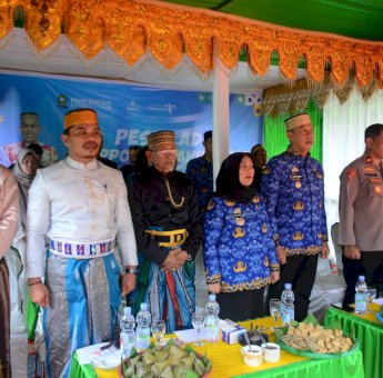 Bupati-Wabup Sinjai Hadiri Puncak Pesta Adat Mappogau Hanua di Bongkong&lrm;