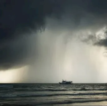 Ada Siklon Tropis Senyar dan Koto, BMKG Imbau Waspada Gelombang Tinggi hingga 6 Meter