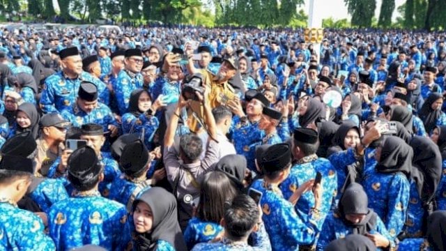 Gubernur Sulsel, Andi Sudirman Sulaiman, melantik 4.047 Pegawai Pemerintah dengan Perjanjian Kerja (PPPK) Tahap 2 dan Paruh Waktu di lingkup Pemprov Sulsel.