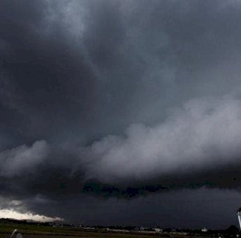 BMKG: Waspada Cuaca Ekstrem Mulai 12-15 November 2025, Hujan Lebat dan Angin Kencang Ancam Sulsel