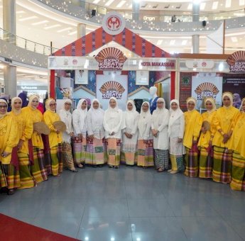 Parade Wastra, Dekranasda Makassar Angkat Keelokan Baju Bodo di Expo Kreatif Andalan 2025